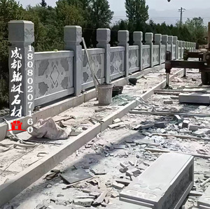 西安周至县大桥栏杆安装进行中