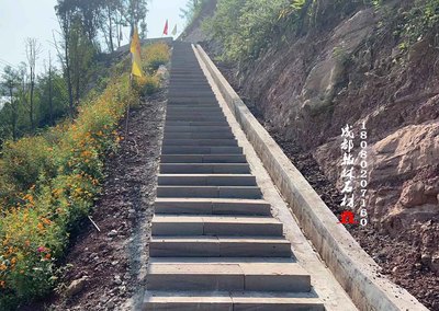 重庆市施家梁镇嘉陵江水土大桥人行道梯步仿古青石
