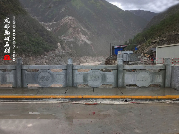 四川阿坝青石浮雕栏杆厂家定制